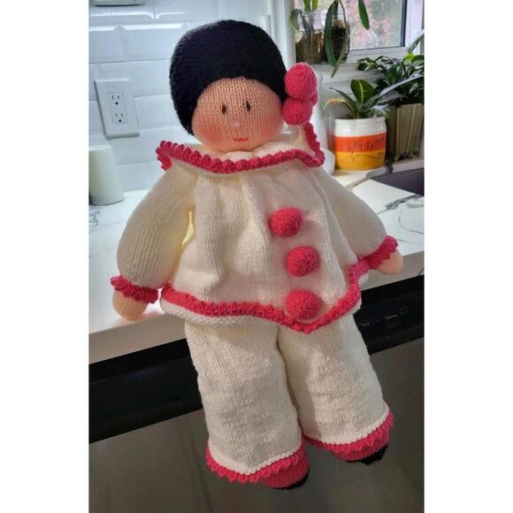 Jean Greenhowe's Pierrot doll- Seated. Rare Find. - Picture 3 of 6